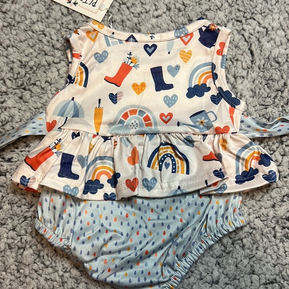 Pete and Lucy Rain and Rainbows Infant Romper 0-3 Months - Picture 4 of 5